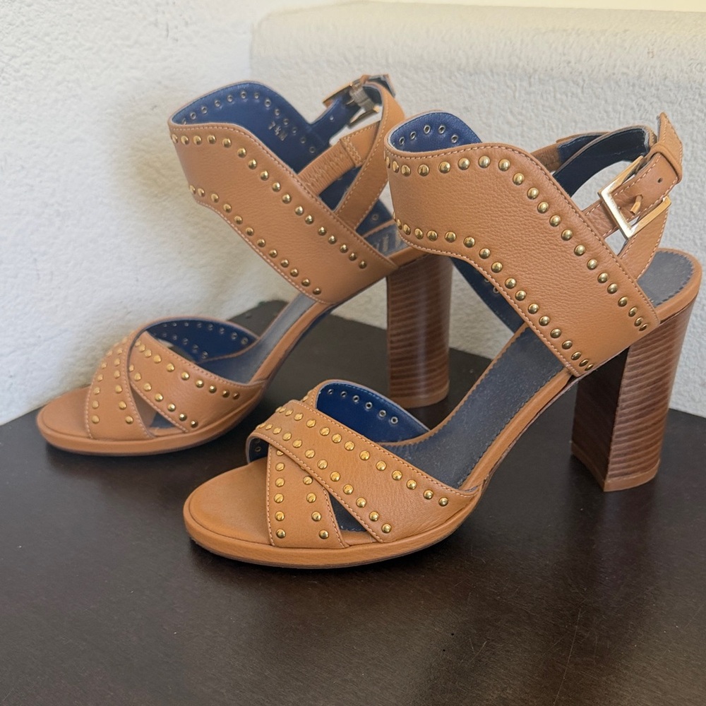 NWOT Rangoni Tan Leather Studded Block Heel Sandals with Navy Lining.